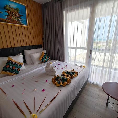 Raja Hotel Kuta Mandalika Resort & Convention 外观 照片
