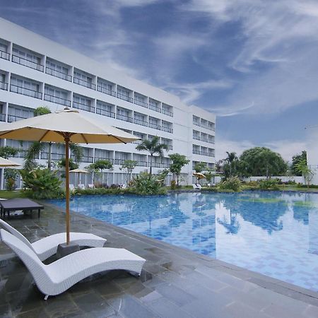 Raja Hotel Kuta Mandalika Resort & Convention 外观 照片