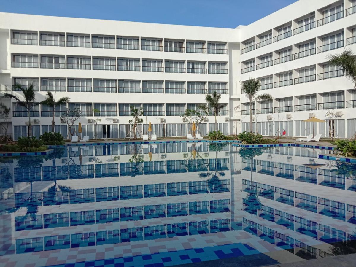 Raja Hotel Kuta Mandalika Resort & Convention 外观 照片
