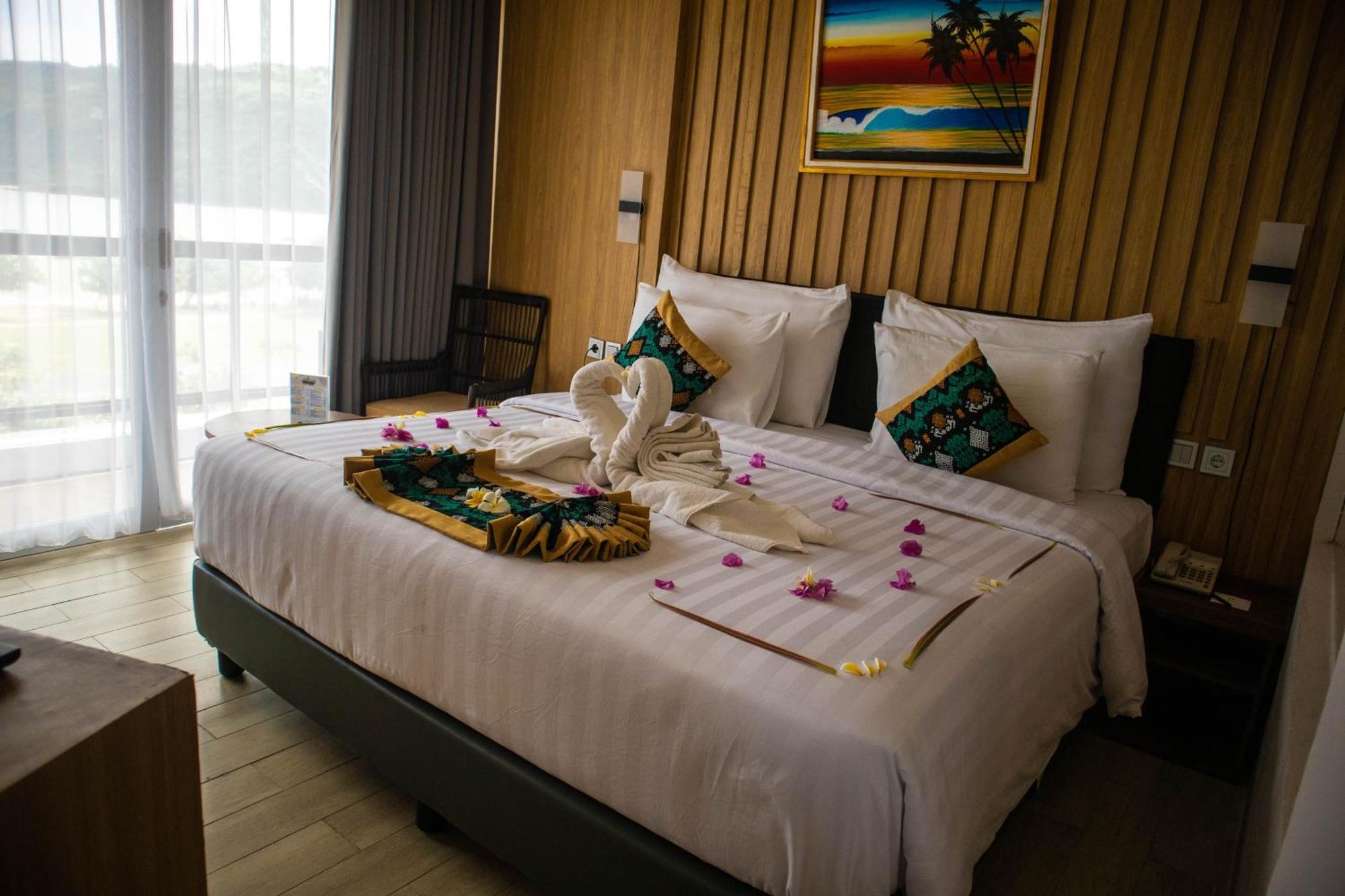 Raja Hotel Kuta Mandalika Resort & Convention 外观 照片