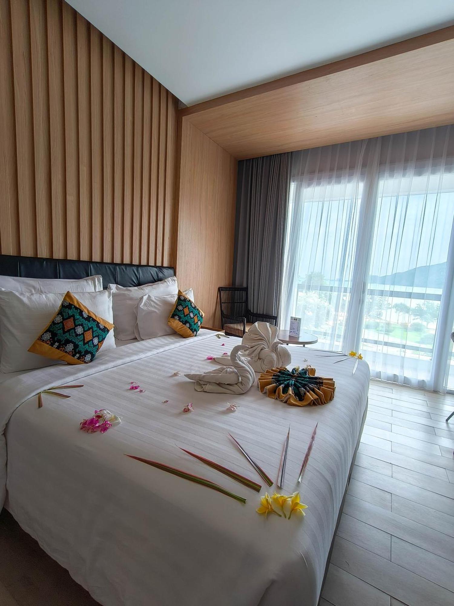 Raja Hotel Kuta Mandalika Resort & Convention 外观 照片