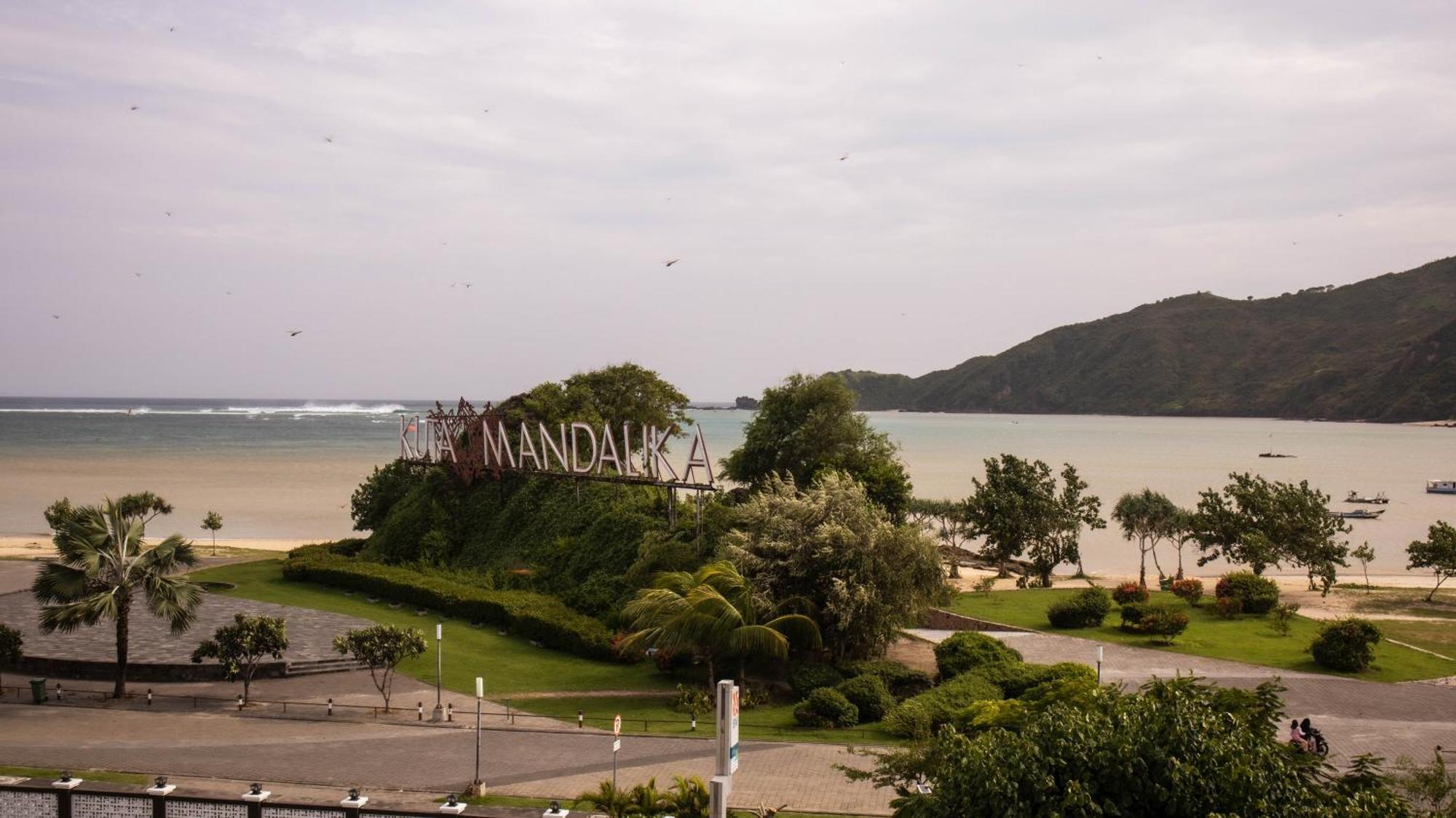 Raja Hotel Kuta Mandalika Resort & Convention 外观 照片