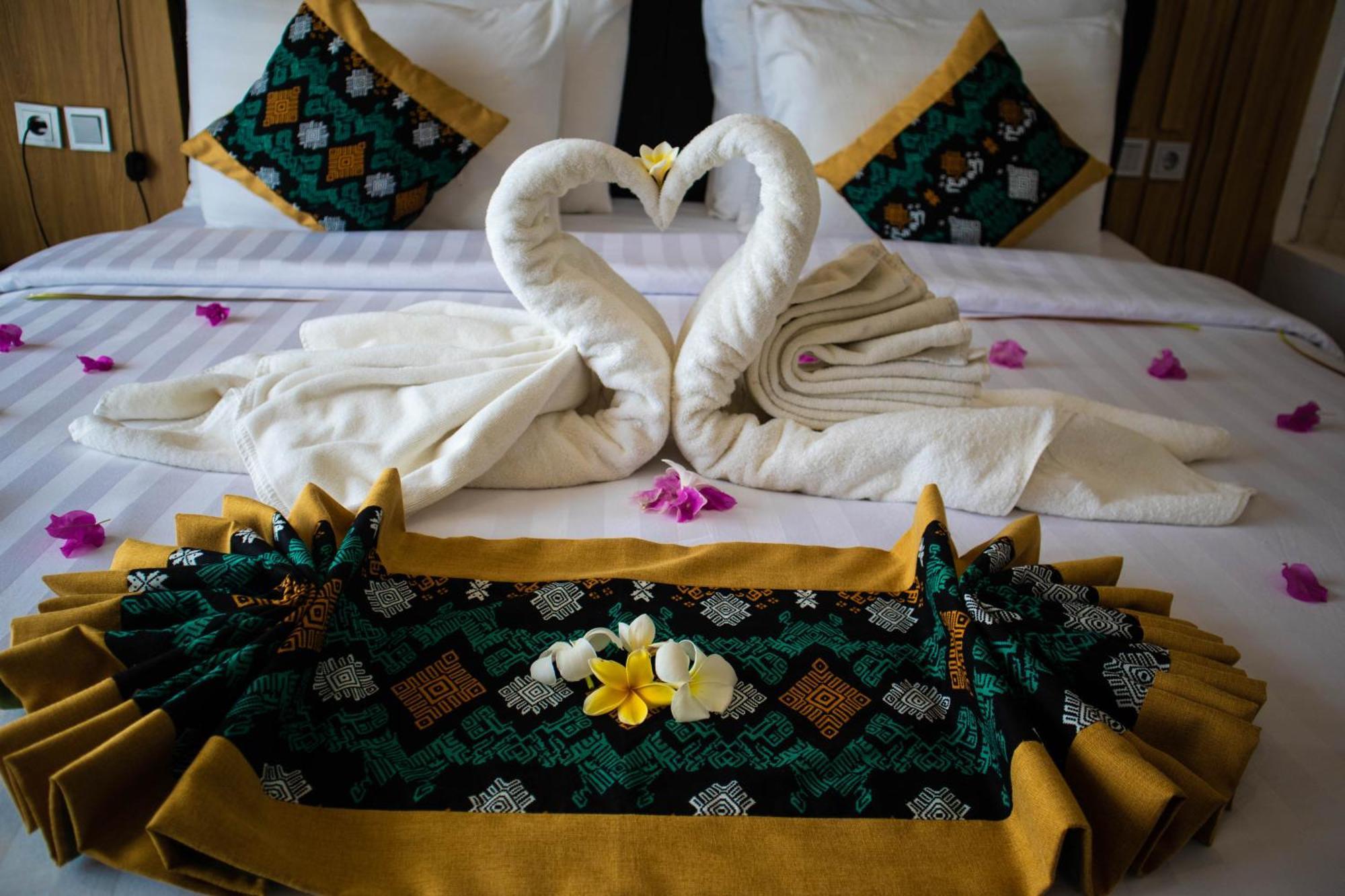 Raja Hotel Kuta Mandalika Resort & Convention 外观 照片