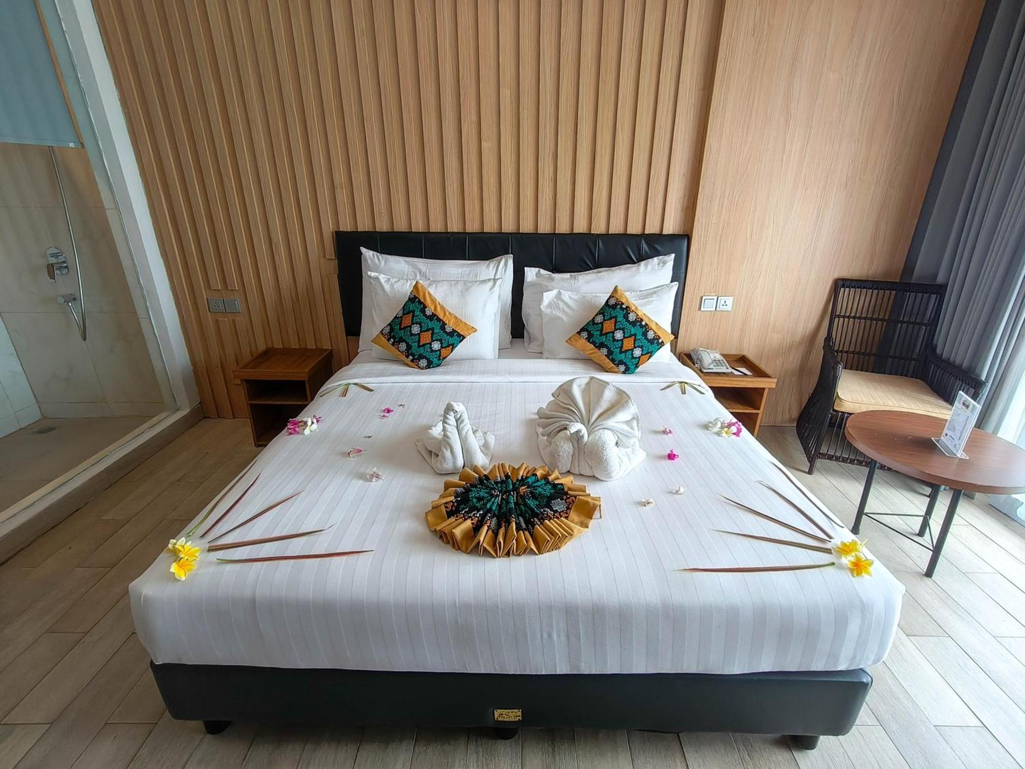 Raja Hotel Kuta Mandalika Resort & Convention 外观 照片