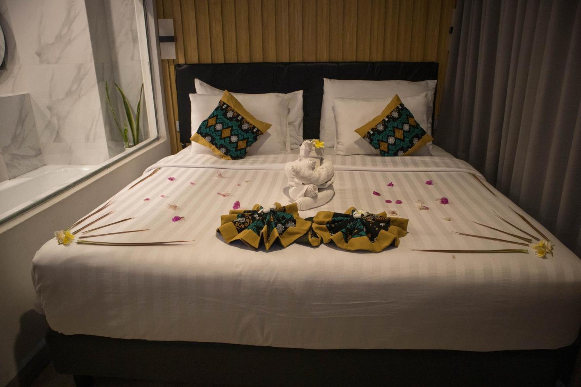 Raja Hotel Kuta Mandalika Resort & Convention 外观 照片