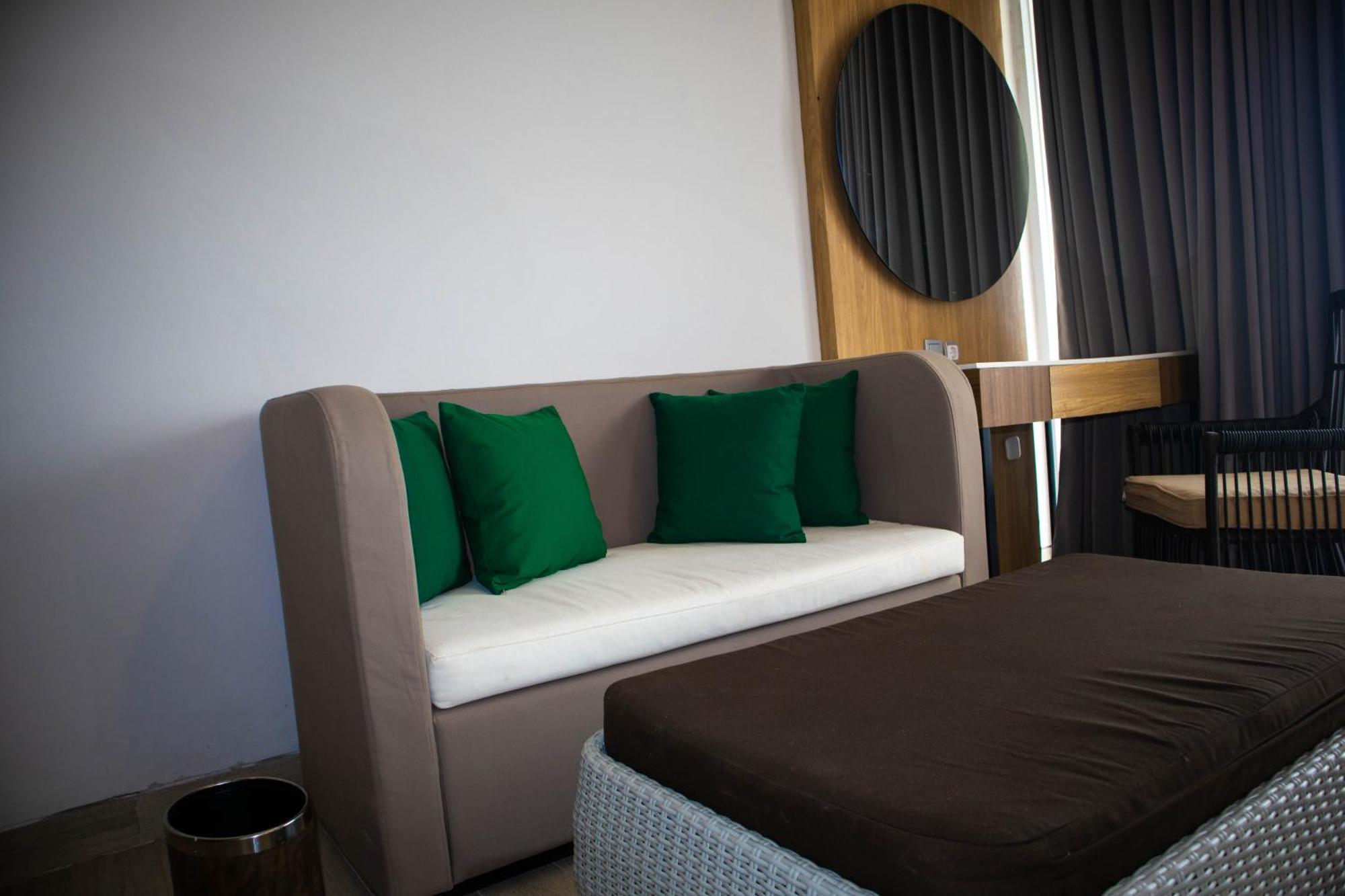 Raja Hotel Kuta Mandalika Resort & Convention 外观 照片