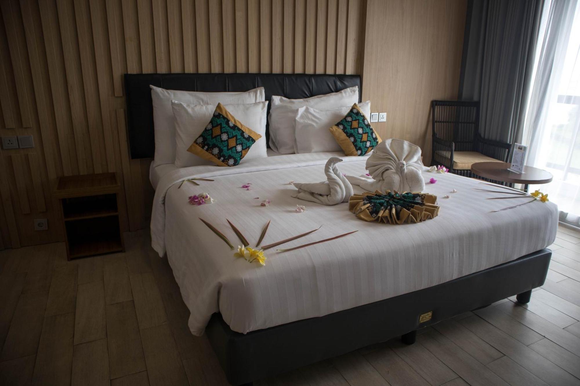 Raja Hotel Kuta Mandalika Resort & Convention 外观 照片