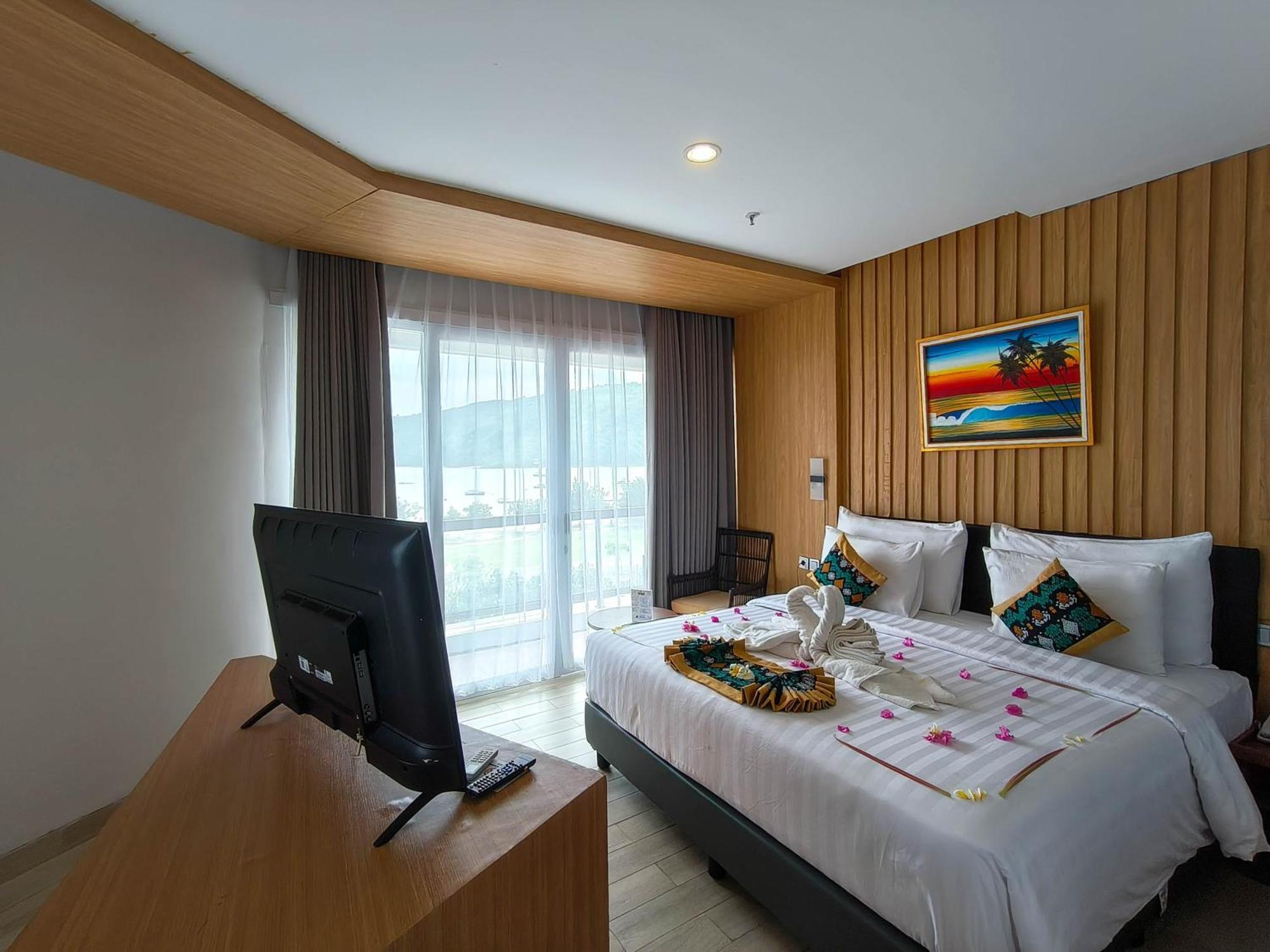 Raja Hotel Kuta Mandalika Resort & Convention 外观 照片