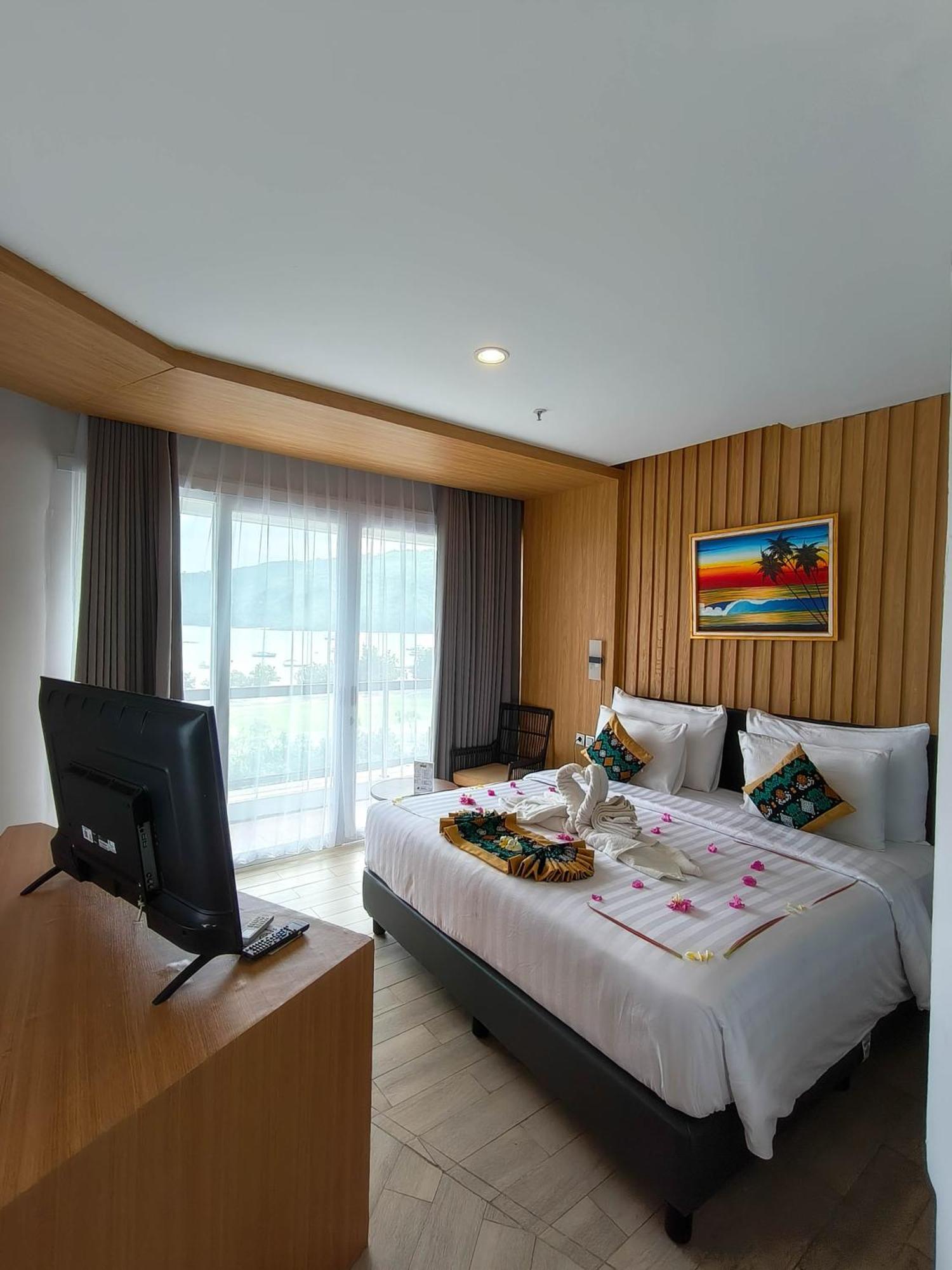 Raja Hotel Kuta Mandalika Resort & Convention 外观 照片