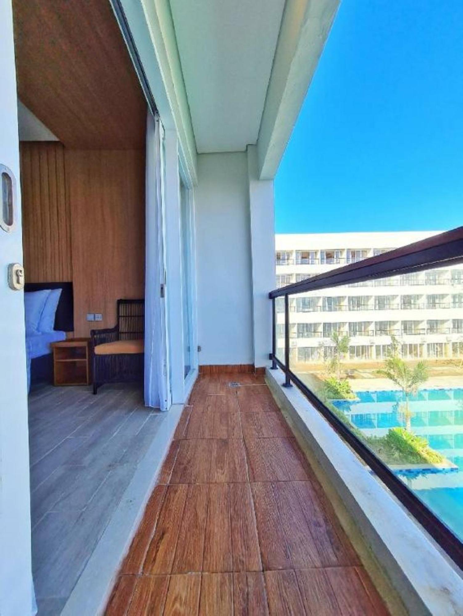 Raja Hotel Kuta Mandalika Resort & Convention 外观 照片
