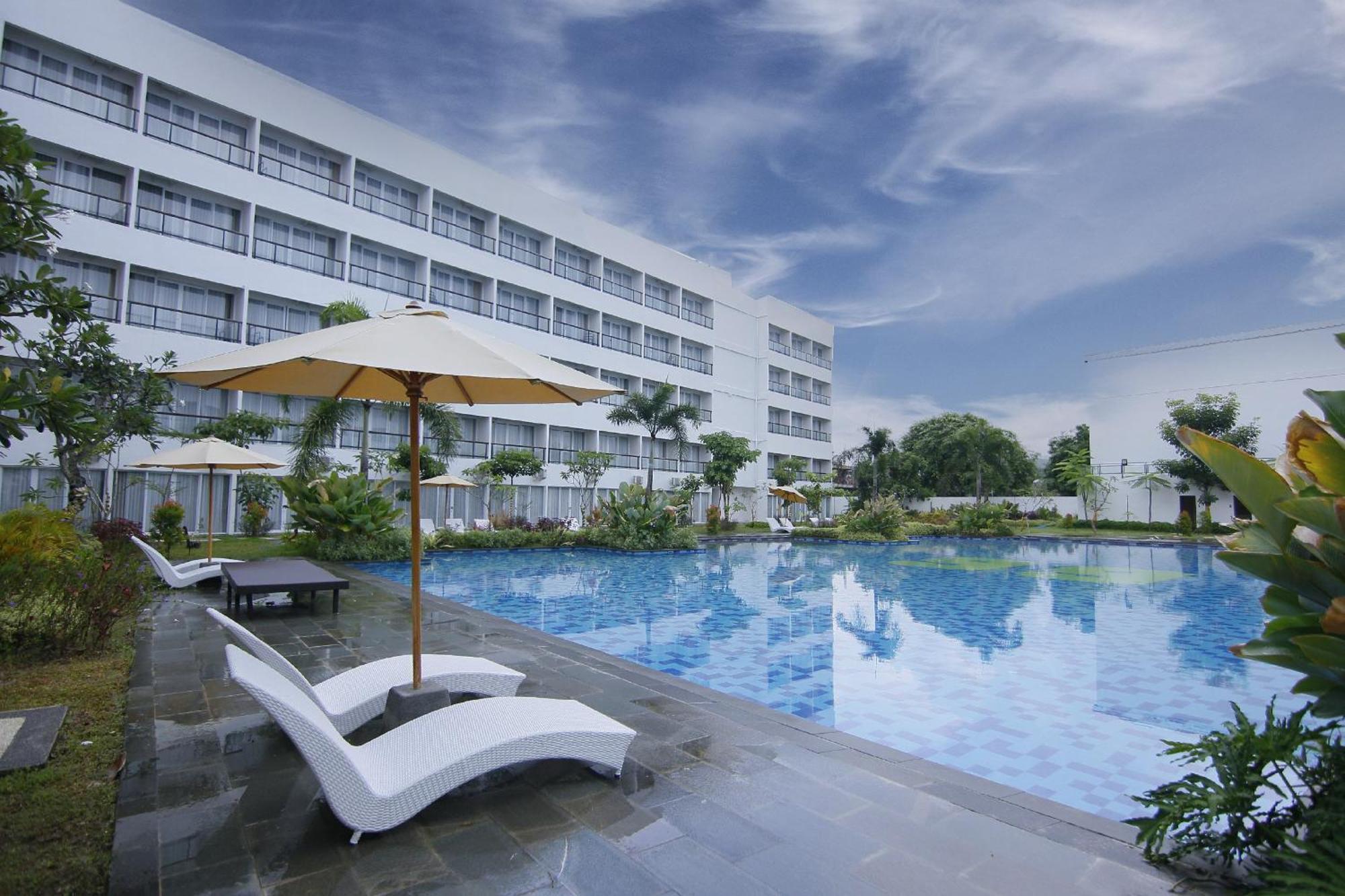 Raja Hotel Kuta Mandalika Resort & Convention 外观 照片