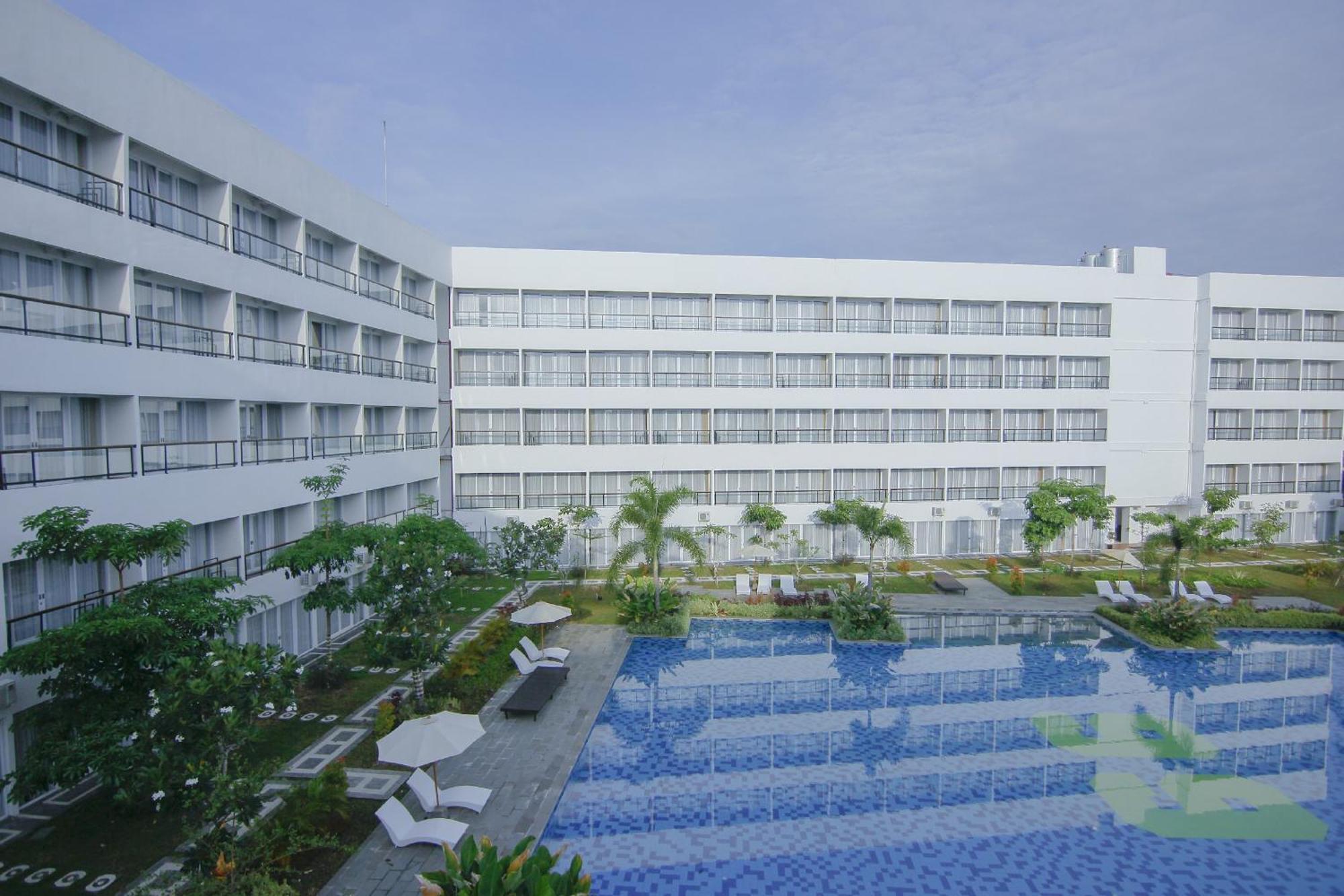 Raja Hotel Kuta Mandalika Resort & Convention 外观 照片