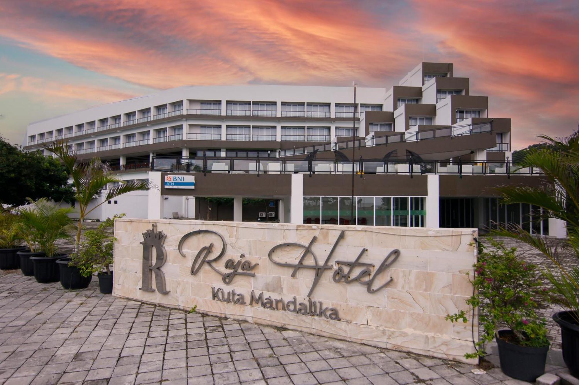 Raja Hotel Kuta Mandalika Resort & Convention 外观 照片